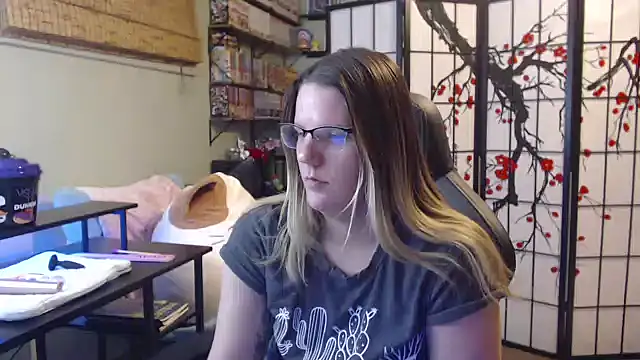 Sarahtineke online show from February 5, 10:49 pm