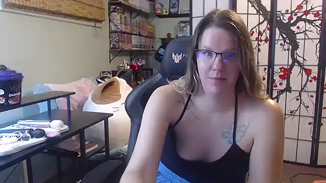 Sarahtineke online show from March 3, 4:14 pm