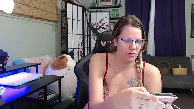 Sarahtineke online show from November 19, 5:35 pm