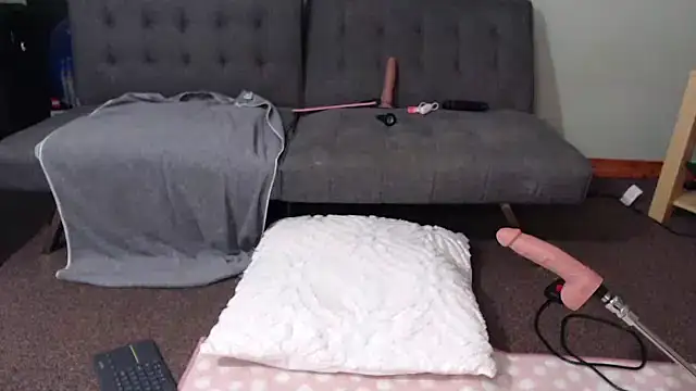 Sarahtineke online show from September 23, 6:59 pm