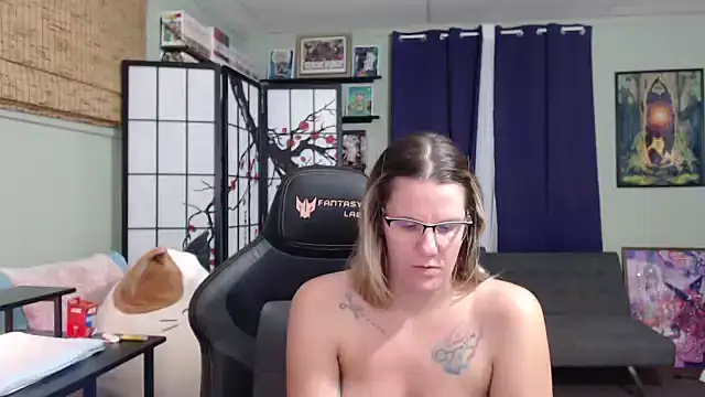 Sarahtineke online show from October 30, 11:23 pm