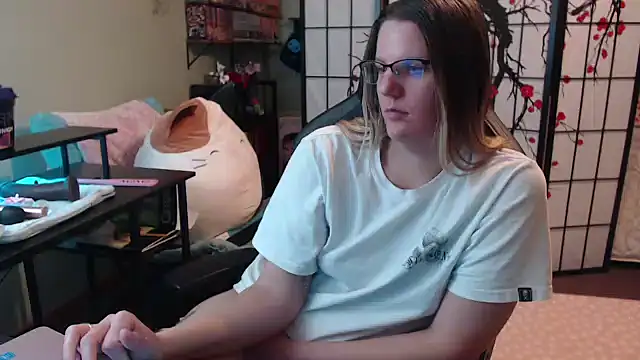 Sarahtineke online show from February 3, 10:59 pm