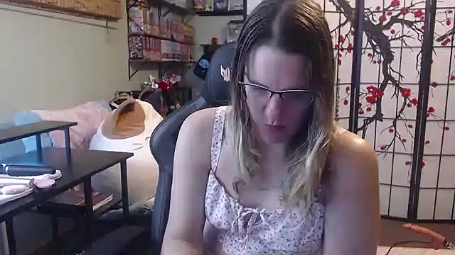 Sarahtineke online show from March 8, 3:04 pm