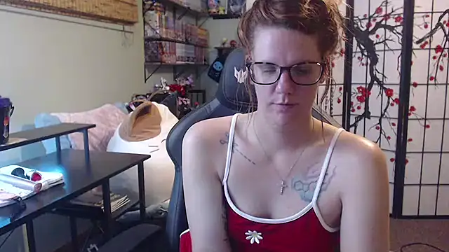 Snapshot of Sarahtineke chatting on July 1, 8:09 pm Sarahtineke online show from July 1, 8:09 pm