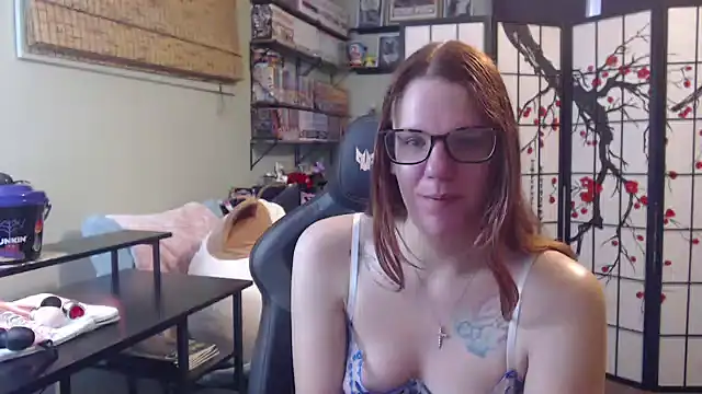 Snapshot of Sarahtineke chatting on July 12, 3:02 pm Sarahtineke online show from July 12, 3:02 pm
