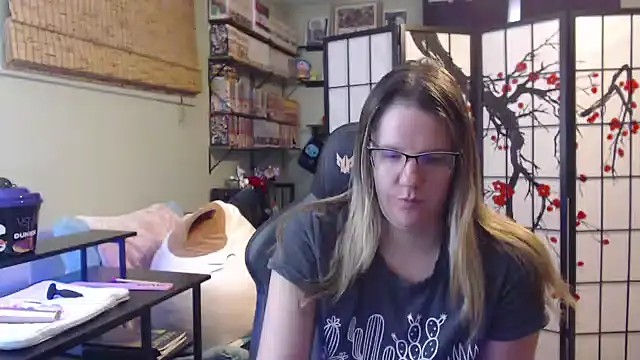 Sarahtineke online show from February 6, 6:15 pm