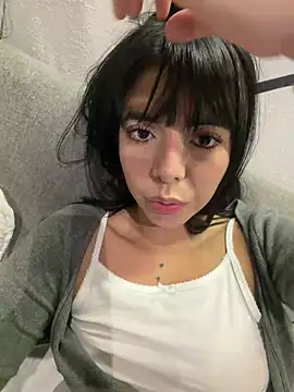 NicolRoss  online show from April 7, 11:06 pm