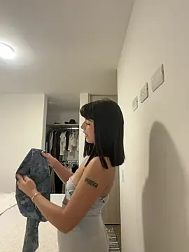 NicolRoss  online show from March 8, 1:55 am