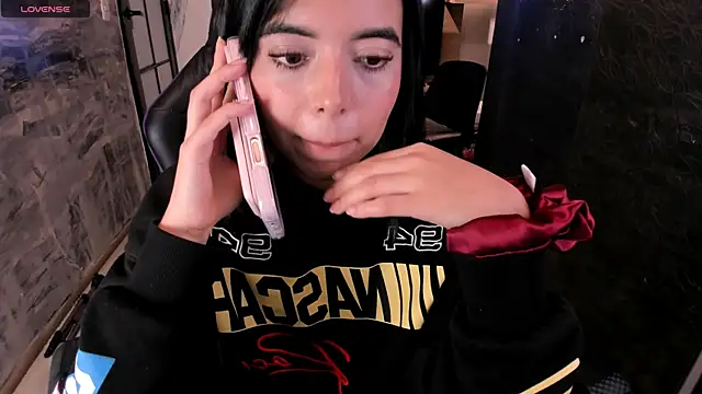 NicolRoss  online show from November 9, 4:44 pm