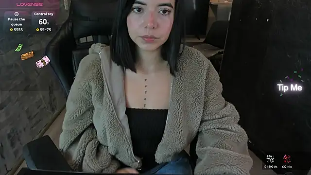 NicolRoss  online show from November 4, 1:48 pm