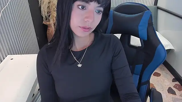 NicolRoss  online show from June 10, 9:27 pm