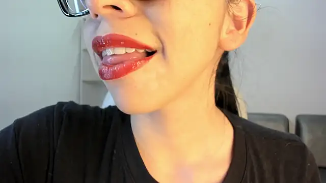 Snapshot of Katty_mouth chatting on October 17, 8:43 pm Katty mouth online show from October 17, 8:43 pm