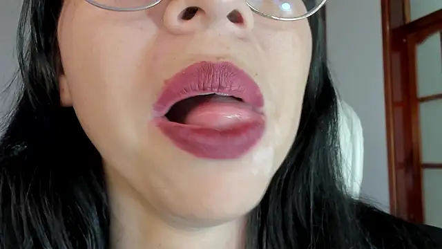 Snapshot of Katty_mouth chatting on December 5, 7:55 pm Katty mouth online show from December 5, 7:55 pm