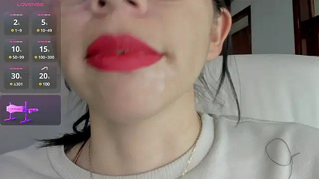 Snapshot of Katty_mouth chatting on December 3, 8:33 pm Katty mouth online show from December 3, 8:33 pm