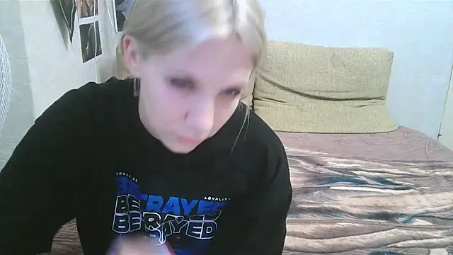 Snapshot of -GoldenGirl- chatting on March 4, 12:44 pm -GoldenGirl- online show from March 4, 12:44 pm