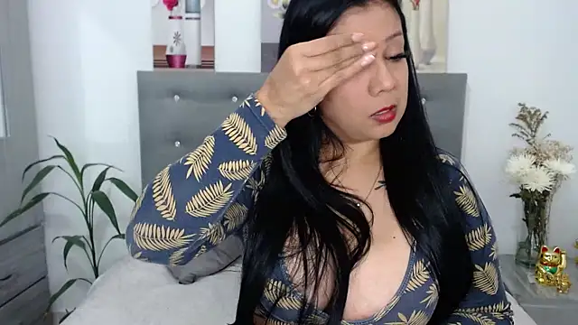 Snapshot of titsbiglovers chatting on February 23, 4:24 pm titsbiglovers online show from February 23, 4:24 pm