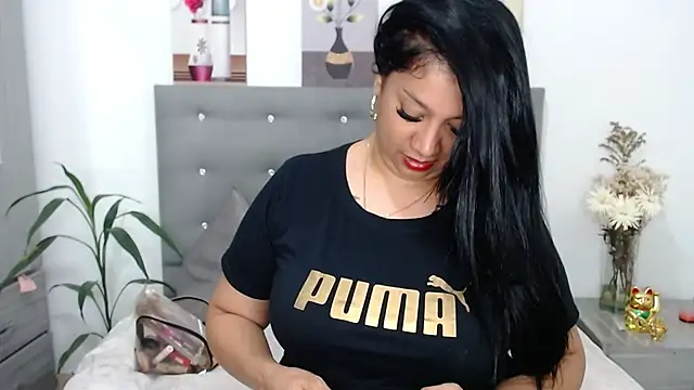 Snapshot of titsbiglovers chatting on February 27, 7:47 pm titsbiglovers online show from February 27, 7:47 pm