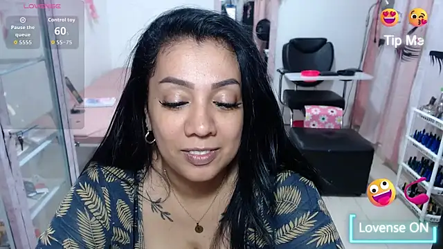 Snapshot of titsbiglovers chatting on July 4, 5:50 pm titsbiglovers online show from July 4, 5:50 pm