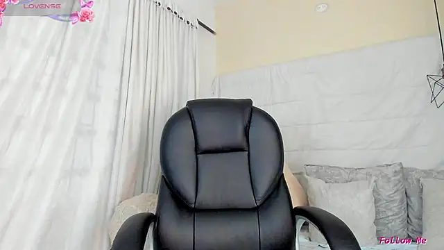 Snapshot of alice_brownnn chatting on March 14, 11:32 pm alice brownnn online show from March 14, 11:32 pm