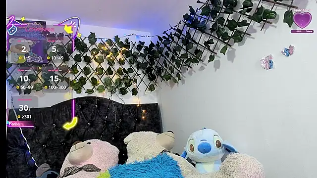 Snapshot of PaulinaSwan chatting on December 5, 7:40 am PaulinaSwan online show from December 5, 7:40 am