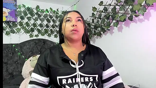 Snapshot of PaulinaSwan chatting on November 20, 7:09 am PaulinaSwan online show from November 20, 7:09 am