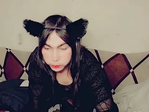 Snapshot of evelyntvsexy chatting on June 18, 9:20 pm evelyntvsexy online show from June 18, 9:20 pm