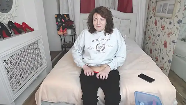 AmiHotGranny online show from November 18, 10:40 am