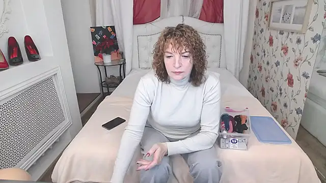 AmiHotGranny online show from September 30, 6:30 am