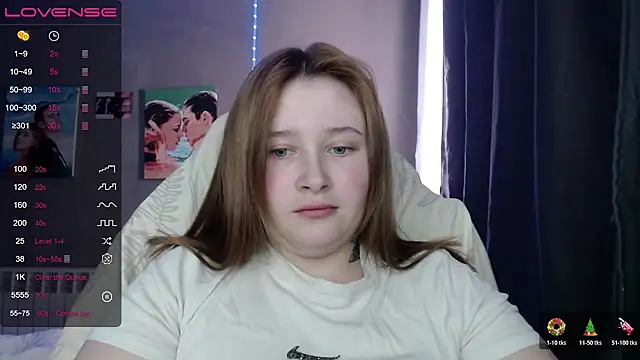 Snapshot of Light_Luna chatting on February 9, 7:17 am Light Luna online show from February 9, 7:17 am