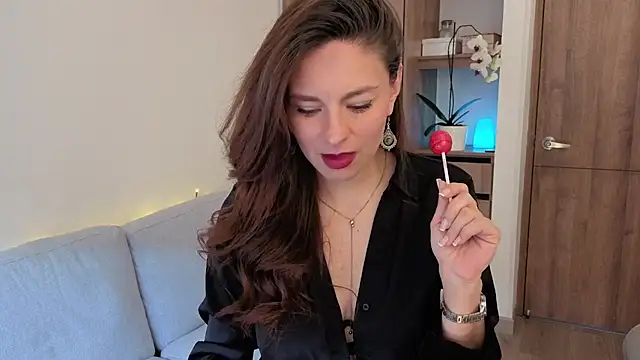 Snapshot of Monica-Bello chatting on November 13, 4:55 pm Monica-Bello online show from November 13, 4:55 pm