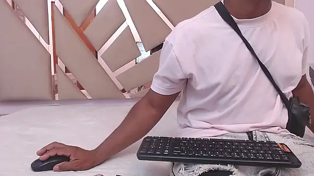 Snapshot of you_and_i9 chatting on November 5, 7:28 pm you and i9 online show from November 5, 7:28 pm