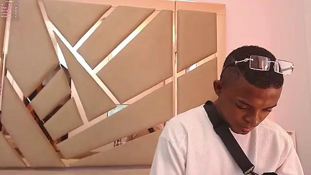 Snapshot of you_and_i9 chatting on January 17, 7:50 pm you and i9 online show from January 17, 7:50 pm