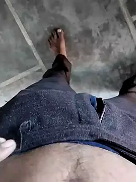 Snapshot of Monster_Bigdick chatting on December 2, 6:05 am Monster Bigdick online show from December 2, 6:05 am