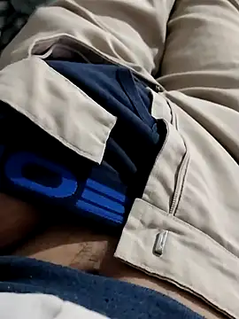 Snapshot of Monster_Bigdick chatting on January 23, 7:32 am Monster Bigdick online show from January 23, 7:32 am