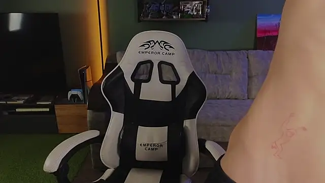 TeddyLiLboy online show from December 4, 2:27 pm