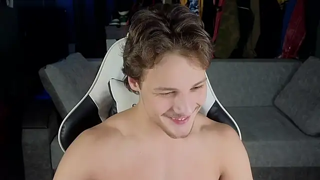 TeddyLiLboy online show from December 3, 6:00 pm