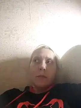 Snapshot of LeraSweet chatting on May 2, 8:25 pm LeraSweet online show from May 2, 8:25 pm