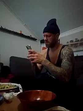 eltoulou online show from December 3, 5:01 pm