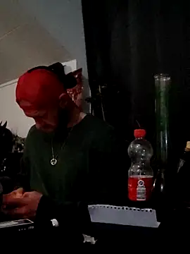 eltoulou online show from February 18, 8:25 pm