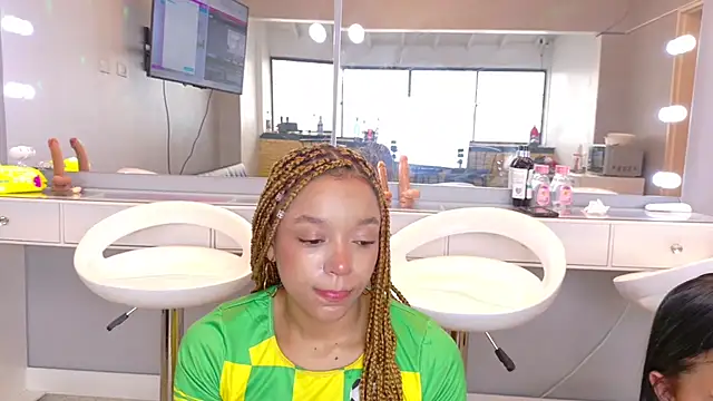 Snapshot of chocolatecrememia chatting on February 24, 8:53 pm chocolatecrememia online show from February 24, 8:53 pm