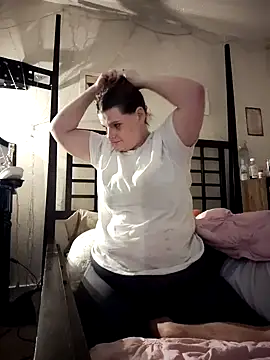 Snapshot of BeckiTooSweet chatting on December 3, 7:27 am BeckiTooSweet online show from December 3, 7:27 am