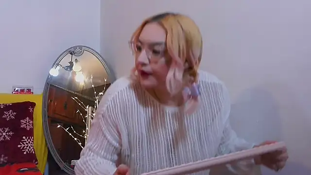 Catlady333 online show from December 18, 4:50 am