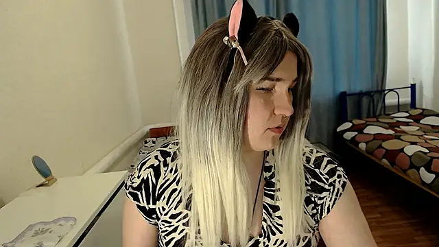 Snapshot of EvaMiron chatting on May 29, 2:23 pm EvaMiron online show from May 29, 2:23 pm