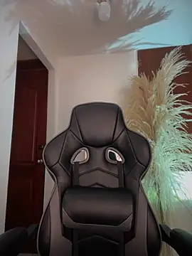 Snapshot of gretta_kler1 chatting on October 10, 11:33 am gretta kler1 online show from October 10, 11:33 am