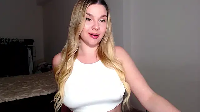 MiaMurMur online show from March 31, 2:41 pm