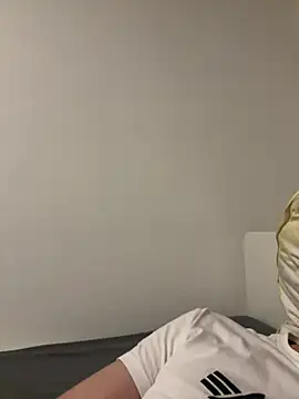 Snapshot of HornyBoyTim chatting on March 14, 12:32 am HornyBoyTim online show from March 14, 12:32 am