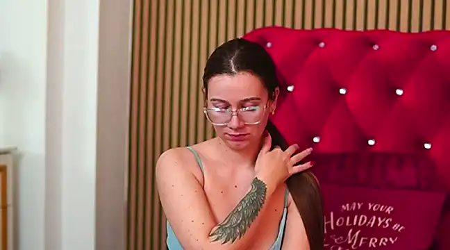 Snapshot of AriaRoyce chatting on January 14, 10:59 am AriaRoyce online show from January 14, 10:59 am