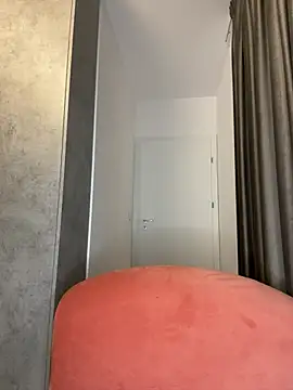 deliaroyal online show from March 20, 8:51 pm