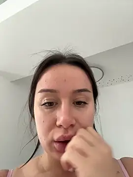 deliaroyal online show from September 25, 11:05 am