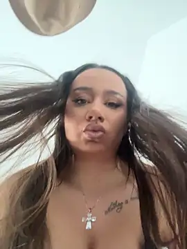 deliaroyal online show from October 29, 10:58 am